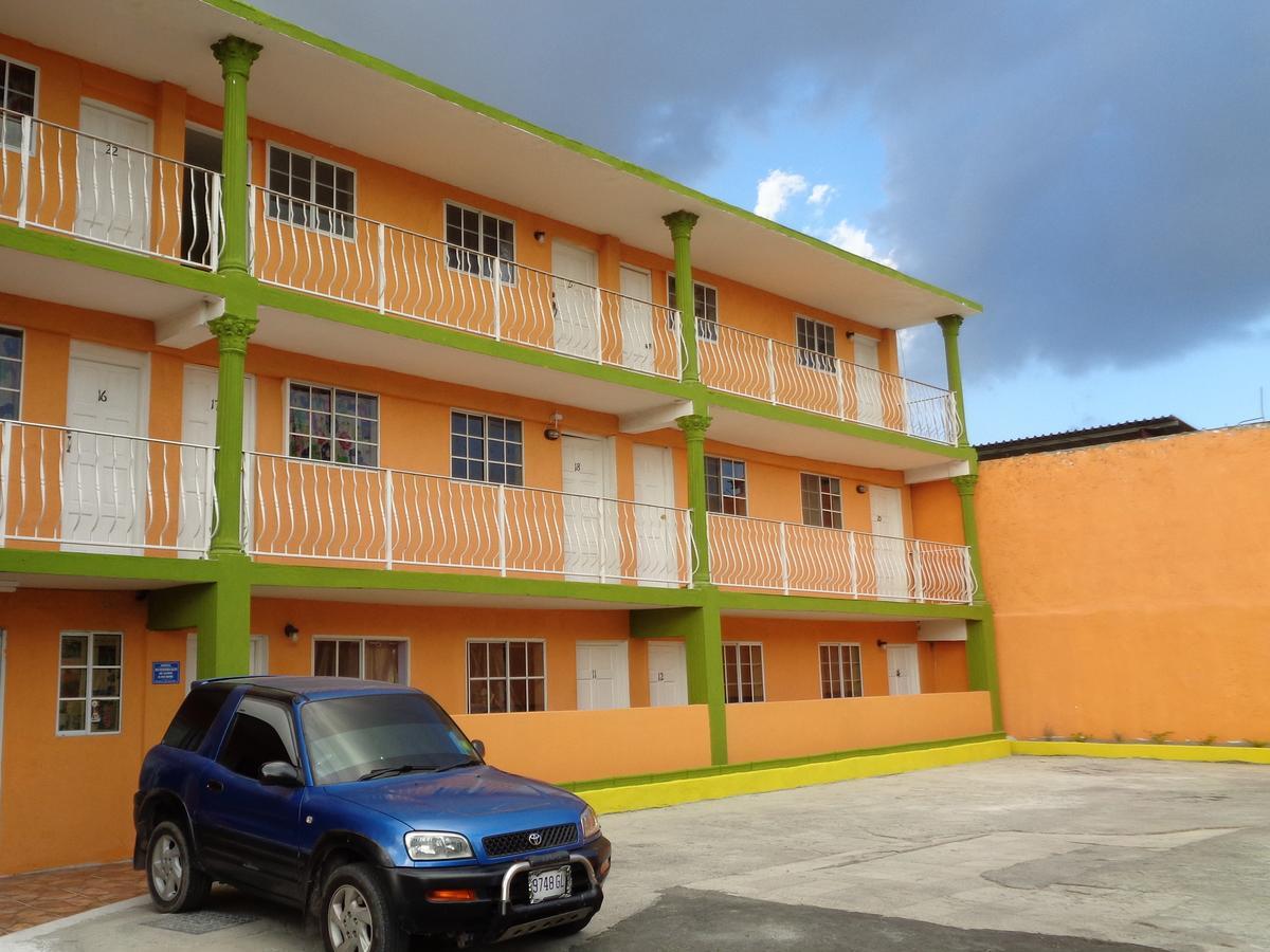 Tropical Manor Inn Half-Way-Tree Kingston Exterior foto